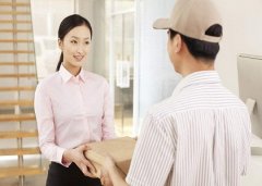 浦東陸家嘴某基金公司的王小姐：航空快遞速度真快